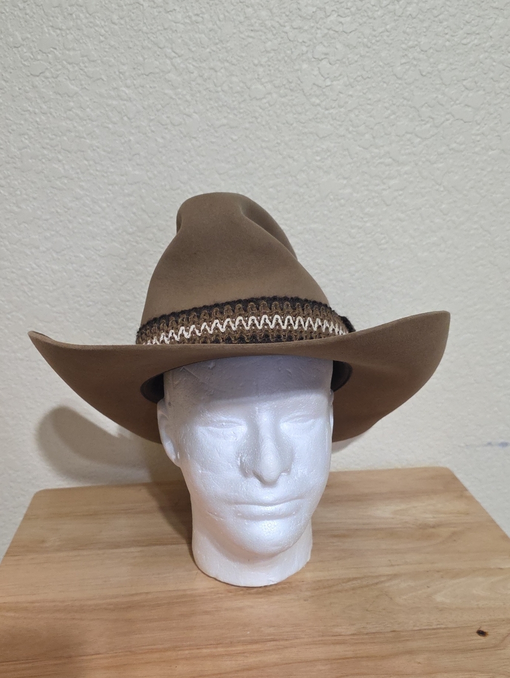 Men's Brown Western Felt Hat with Decorative Band Size 7 3/8
